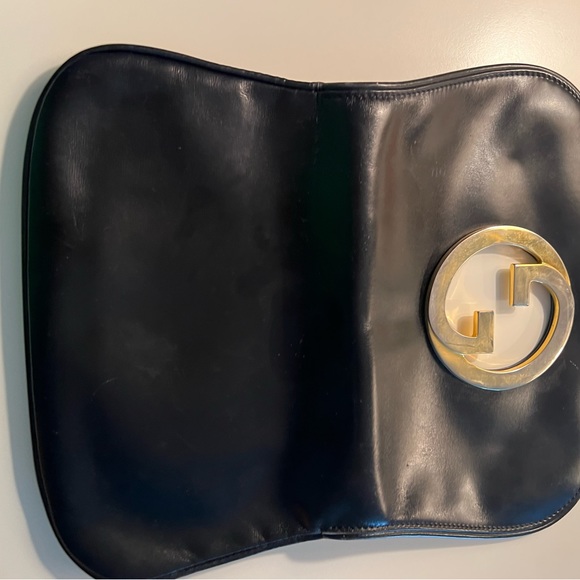 Vintage Gucci Clutch - 1970s Blondie Black Leather w/ Gold Metal GG logo - Picture 3 of 7